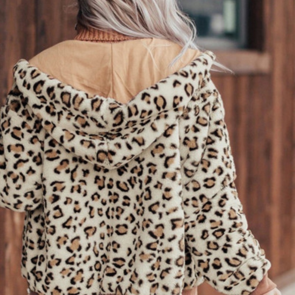 Last One💝11/26 Khaki Cozy Plush Leopard Jacket sz small 20" bust flat - Picture 2 of 8